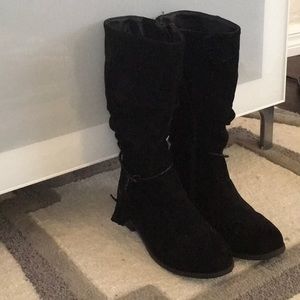 Sketchers girls mid calf boots.